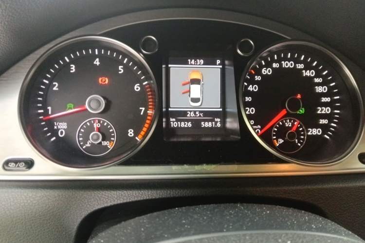 Used Volkswagen FAW-Volkswagen CC 2013 2.0 TSI Ultimate Model Odometer Close Up