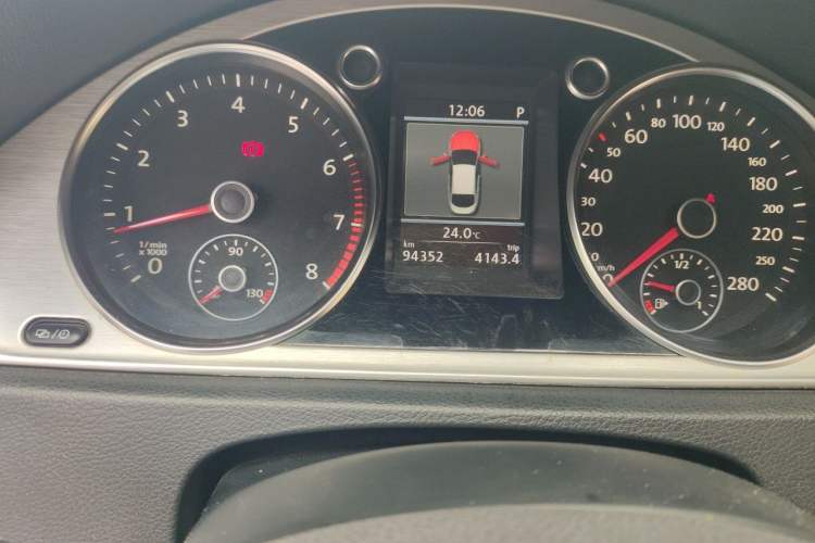 Used Volkswagen FAW-Volkswagen CC 2013 1.8TSI Luxury Model Odometer Close Up