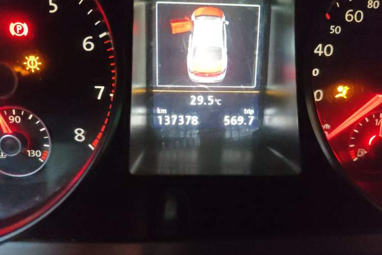 Used Volkswagen FAW-Volkswagen CC 2013 1.8TSI Luxury Model Odometer Close Up