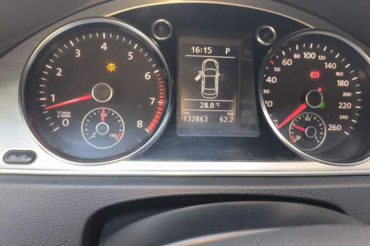 Used Volkswagen FAW-Volkswagen CC 2013 1.8TSI Luxury Model Odometer Close Up