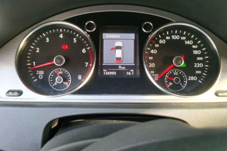 Used Volkswagen FAW-Volkswagen CC 2013 2.0 TSI Luxury Model Odometer Close Up