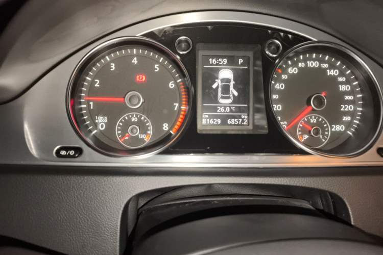 Used Volkswagen FAW-Volkswagen CC 2013 1.8TSI Prestige Model Odometer Close Up