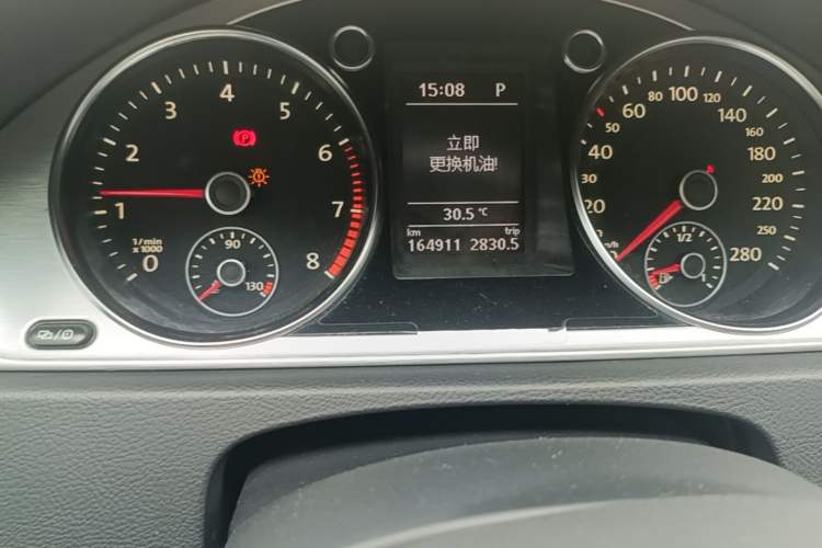 Used Volkswagen FAW-Volkswagen CC 2013 1.8TSI Prestige Model Odometer Close Up