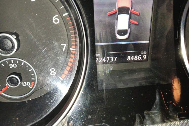 Used Volkswagen FAW-Volkswagen CC 2013 3.0 FSI V6 Odometer Close Up