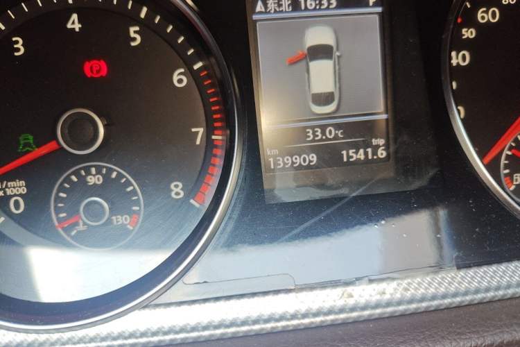 Used Volkswagen FAW-Volkswagen CC 2013 3.0 FSI V6 Odometer Close Up