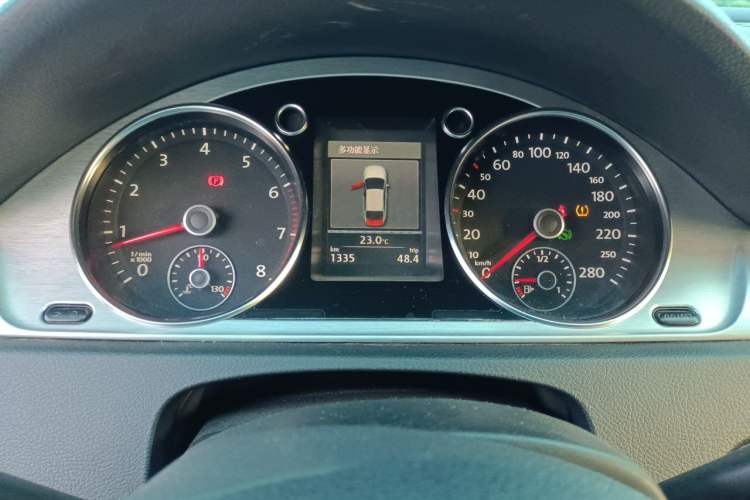 Used Volkswagen FAW-Volkswagen CC 2013 1.8TSI Luxury Model Odometer Close Up