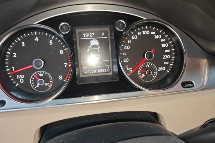 Used Volkswagen FAW-Volkswagen CC 2013 1.8TSI Prestige Model Odometer Close Up