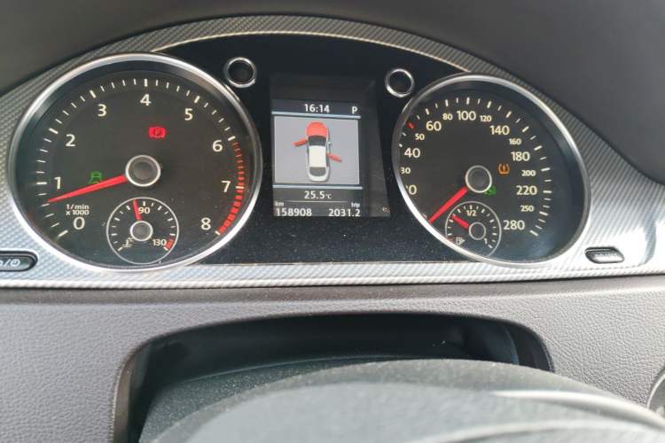 Used Volkswagen FAW-Volkswagen CC 2013 3.0 FSI V6 Odometer Close Up