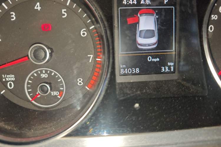 Used Volkswagen FAW-Volkswagen CC 2013 2.0 TSI Luxury Model Odometer Close Up