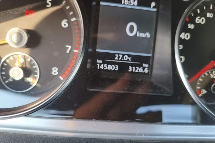 Used Volkswagen FAW-Volkswagen CC 2013 1.8TSI Luxury Model Odometer Close Up