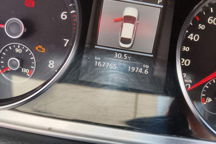 Used Volkswagen FAW-Volkswagen CC 2013 1.8TSI Luxury Model Odometer Close Up