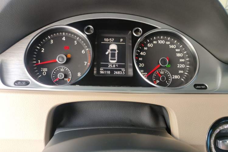 Used Volkswagen FAW-Volkswagen CC 2013 1.8TSI Prestige Model Odometer Close Up