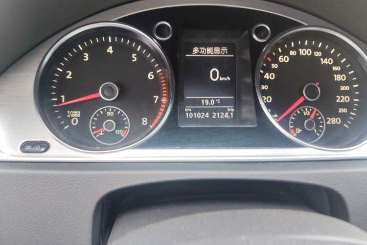 Used Volkswagen FAW-Volkswagen CC 2013 1.8TSI Prestige Model Odometer Close Up