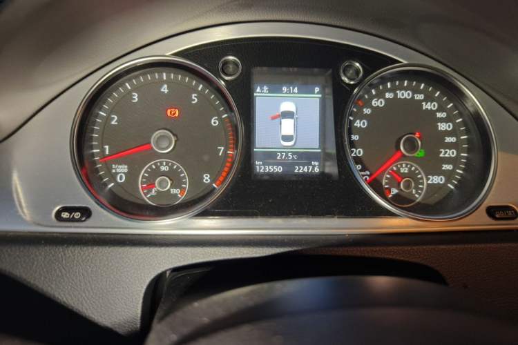 Used Volkswagen FAW-Volkswagen CC 2013 1.8TSI Luxury Model Odometer Close Up
