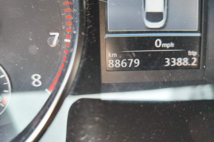 Used Volkswagen FAW-Volkswagen CC 2013 2.0 TSI Luxury Model Odometer Close Up