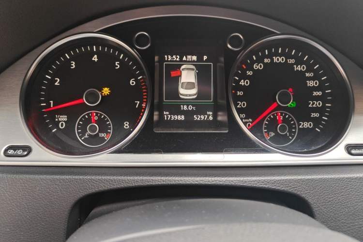 Used Volkswagen FAW-Volkswagen CC 2013 2.0 TSI Luxury Model Odometer Close Up