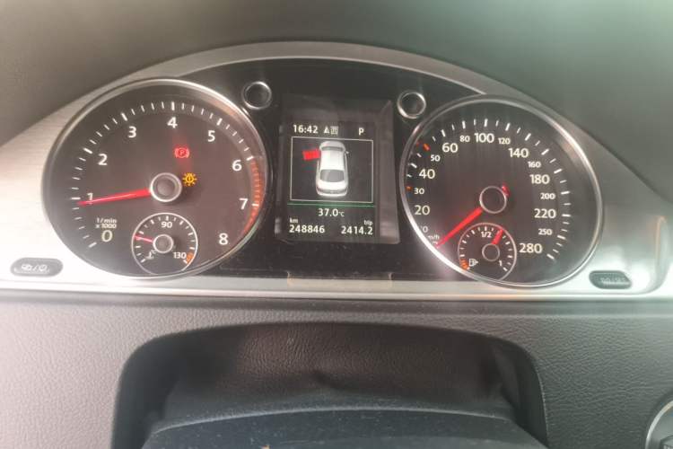 Used Volkswagen FAW-Volkswagen CC 2013 2.0 TSI Luxury Model Odometer Close Up