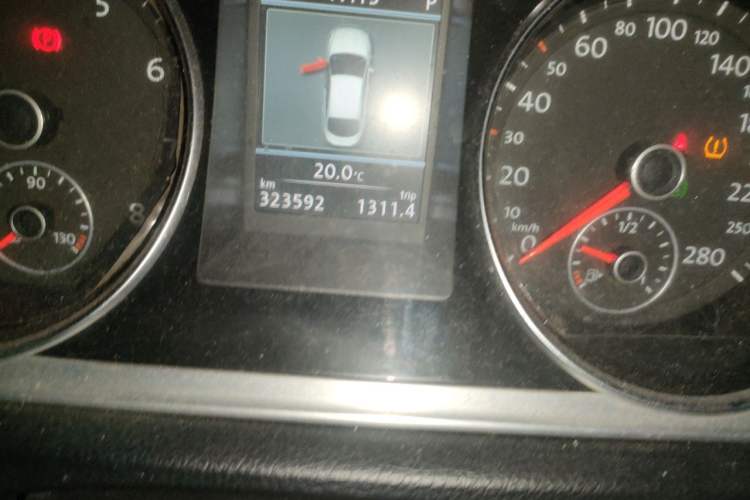 Used Volkswagen FAW-Volkswagen CC 2013 2.0 TSI Luxury Model Odometer Close Up