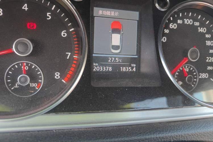 Used Volkswagen FAW-Volkswagen CC 2013 1.8TSI Luxury Model Odometer Close Up
