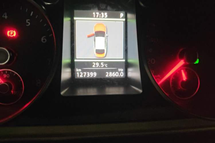 Used Volkswagen FAW-Volkswagen CC 2013 2.0 TSI Luxury Model Odometer Close Up