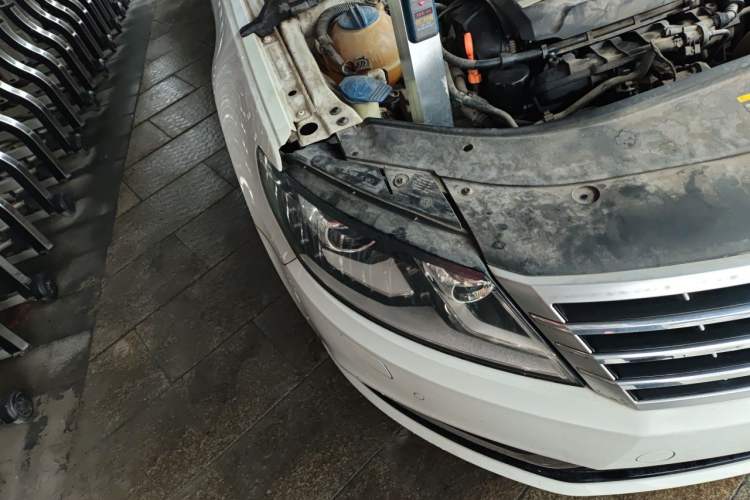 Used Volkswagen FAW-Volkswagen CC 2013 1.8TSI Luxury Model Right Front Headlight