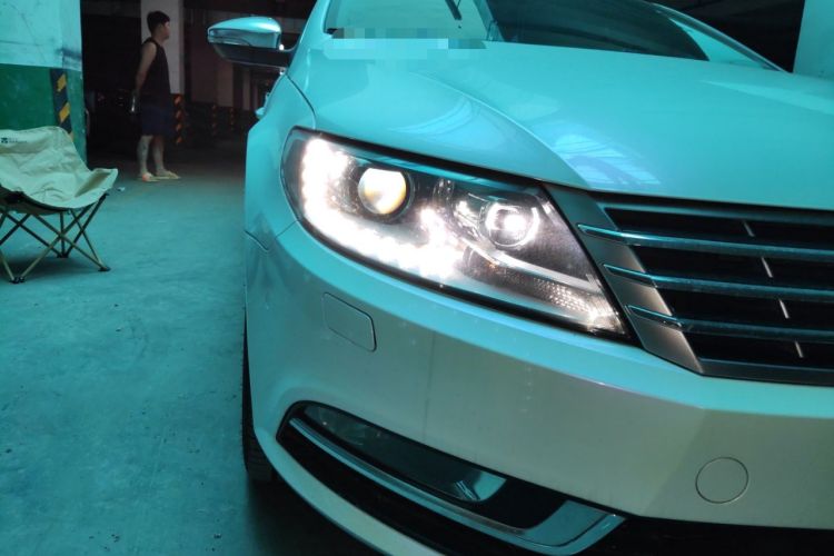 Used Volkswagen FAW-Volkswagen CC 2013 1.8TSI Luxury Model Right Front Headlight