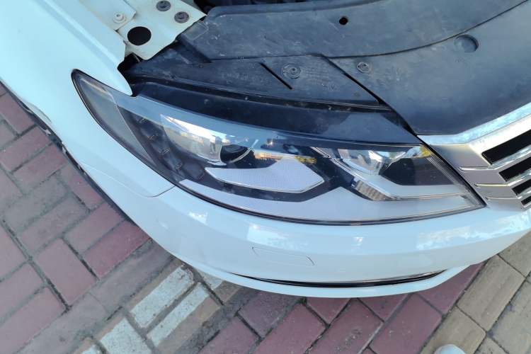 Used Volkswagen FAW-Volkswagen CC 2013 3.0 FSI V6 Right Front Headlight