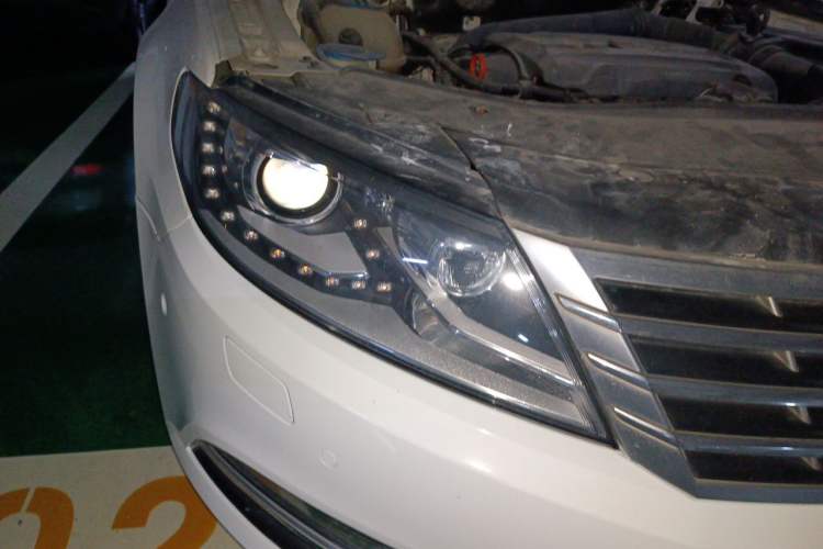 Used Volkswagen FAW-Volkswagen CC 2013 1.8TSI Luxury Model Right Front Headlight