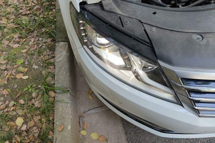 Used Volkswagen FAW-Volkswagen CC 2013 2.0 TSI Luxury Model Right Front Headlight