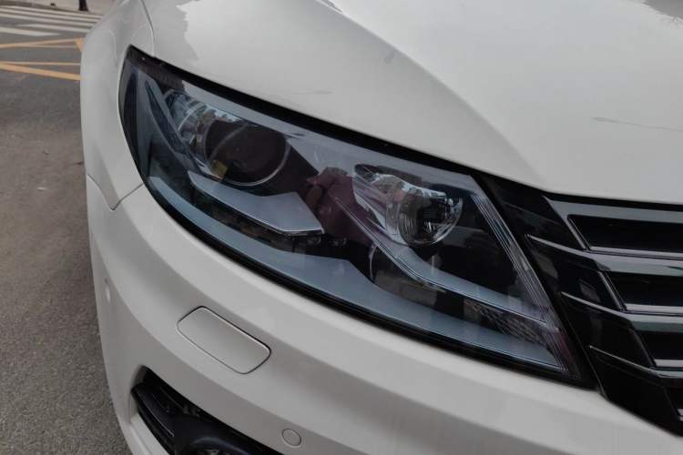 Used Volkswagen FAW-Volkswagen CC 2013 1.8TSI Luxury Model Right Front Headlight