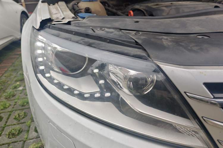 Used Volkswagen FAW-Volkswagen CC 2013 1.8TSI Luxury Model Right Front Headlight