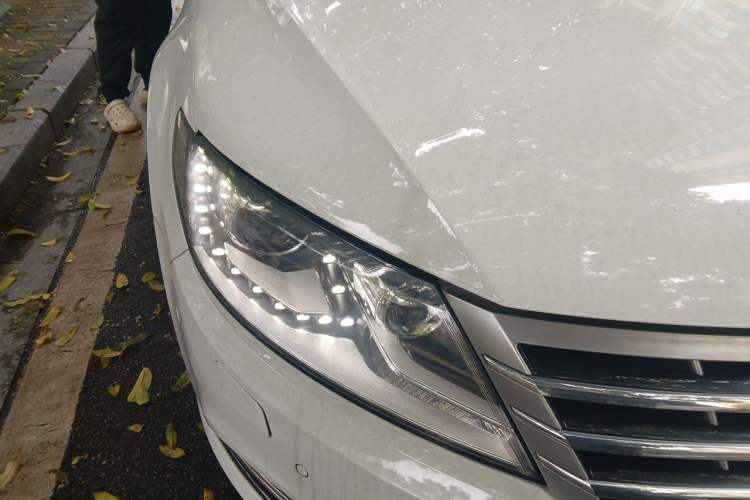 Used Volkswagen FAW-Volkswagen CC 2013 2.0 TSI Ultimate Model Right Front Headlight
