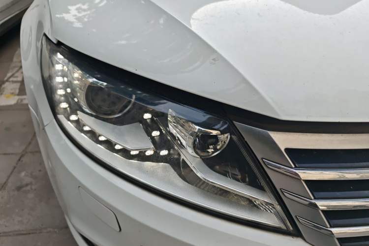 Used Volkswagen FAW-Volkswagen CC 2013 2.0 TSI Ultimate Model Right Front Headlight