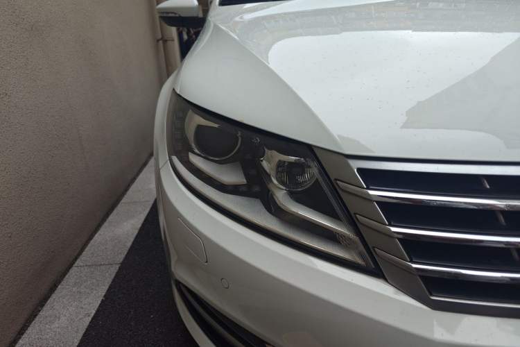 Used Volkswagen FAW-Volkswagen CC 2013 1.8TSI Luxury Model Right Front Headlight
