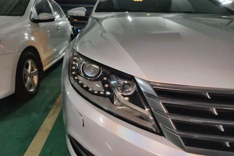 Used Volkswagen FAW-Volkswagen CC 2013 1.8TSI Prestige Model Right Front Headlight
