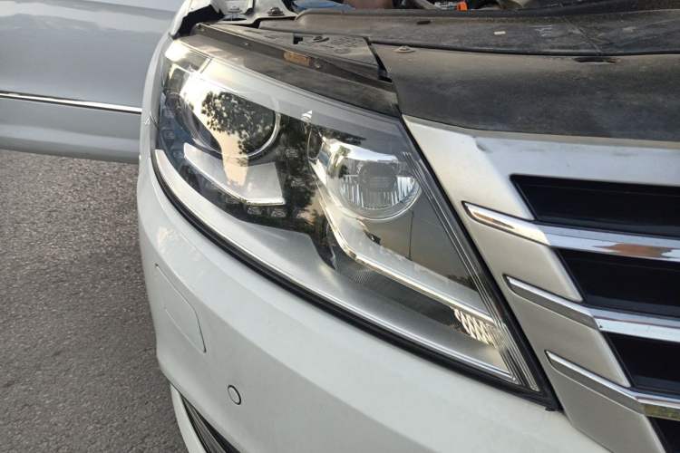 Used Volkswagen FAW-Volkswagen CC 2013 1.8TSI Luxury Model Right Front Headlight