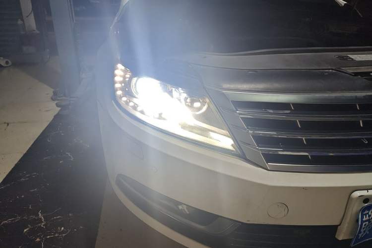 Used Volkswagen FAW-Volkswagen CC 2013 2.0 TSI Luxury Model Right Front Headlight