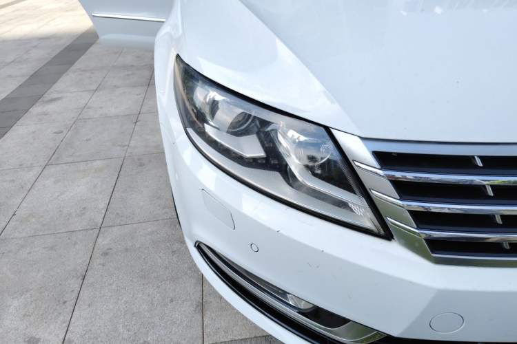Used Volkswagen FAW-Volkswagen CC 2013 3.0 FSI V6 Right Front Headlight