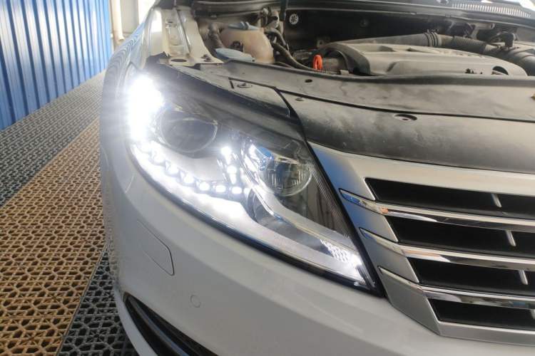 Used Volkswagen FAW-Volkswagen CC 2013 1.8TSI Prestige Model Right Front Headlight