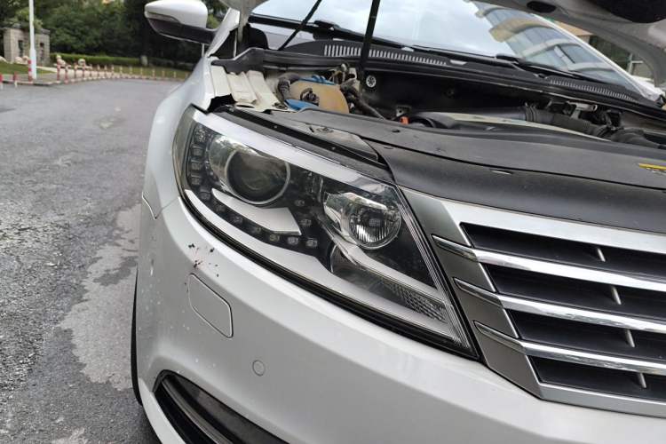Used Volkswagen FAW-Volkswagen CC 2013 1.8TSI Luxury Model Right Front Headlight