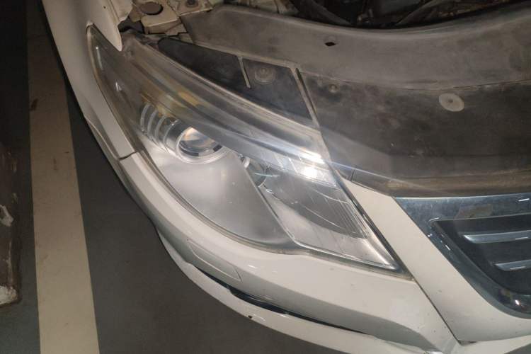 Used Volkswagen FAW-Volkswagen CC 2013 1.8TSI Luxury Model Right Front Headlight