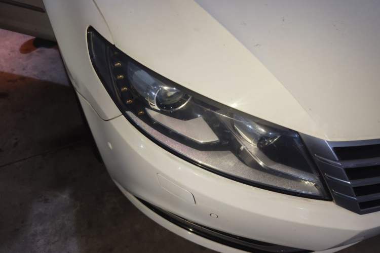 Used Volkswagen FAW-Volkswagen CC 2013 1.8TSI Luxury Model Right Front Headlight
