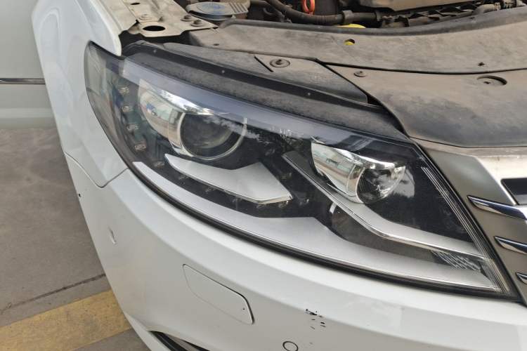 Used Volkswagen FAW-Volkswagen CC 2013 1.8TSI Luxury Model Right Front Headlight