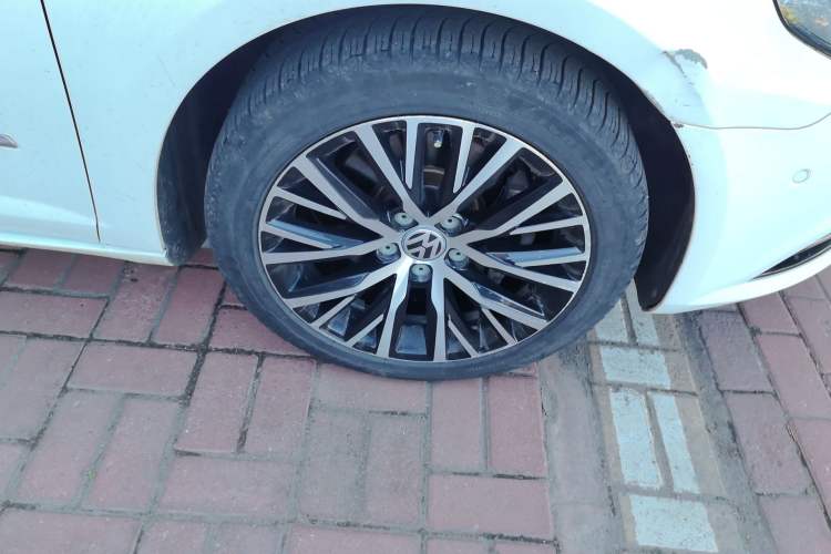 Used Volkswagen FAW-Volkswagen CC 2013 3.0 FSI V6 Right Front Wheel Hub