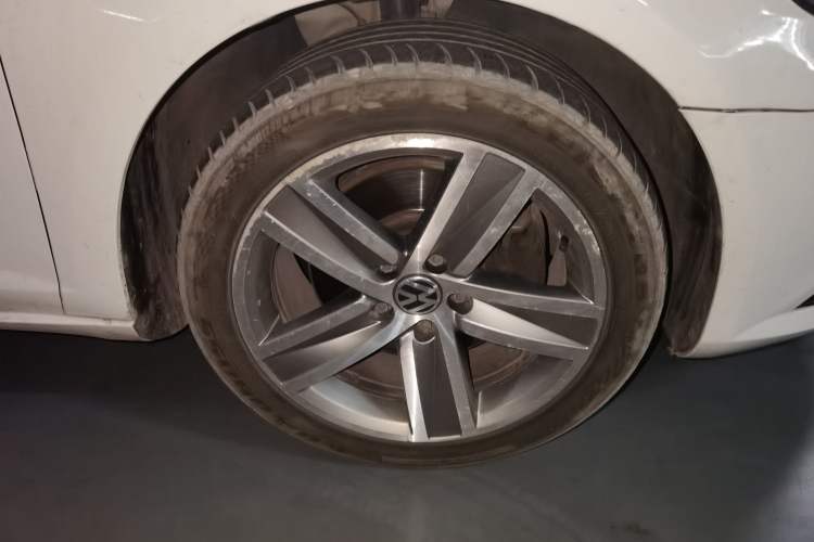 Used Volkswagen FAW-Volkswagen CC 2013 1.8TSI Luxury Model Right Front Wheel Hub