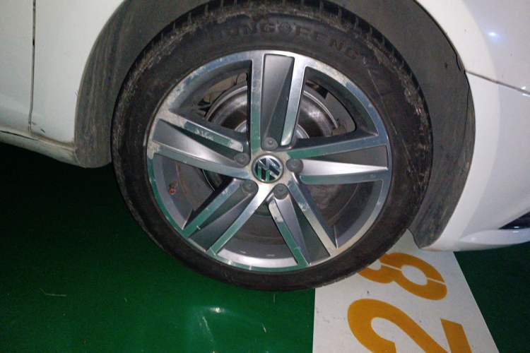 Used Volkswagen FAW-Volkswagen CC 2013 1.8TSI Luxury Model Right Front Wheel Hub