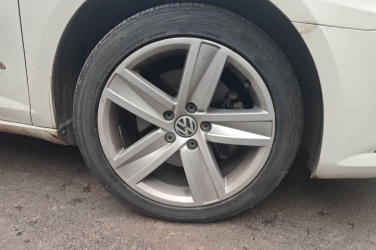 Used Volkswagen FAW-Volkswagen CC 2013 1.8TSI Prestige Model Right Front Wheel Hub