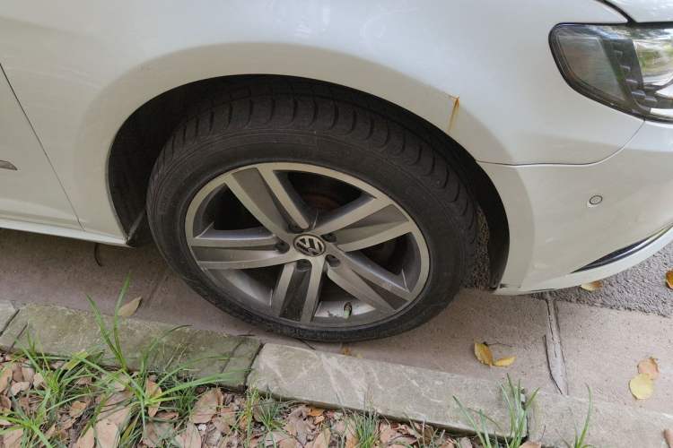 Used Volkswagen FAW-Volkswagen CC 2013 2.0 TSI Luxury Model Right Front Wheel Hub