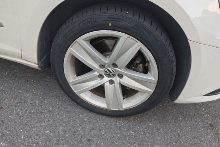 Used Volkswagen FAW-Volkswagen CC 2013 1.8TSI Luxury Model Right Front Wheel Hub