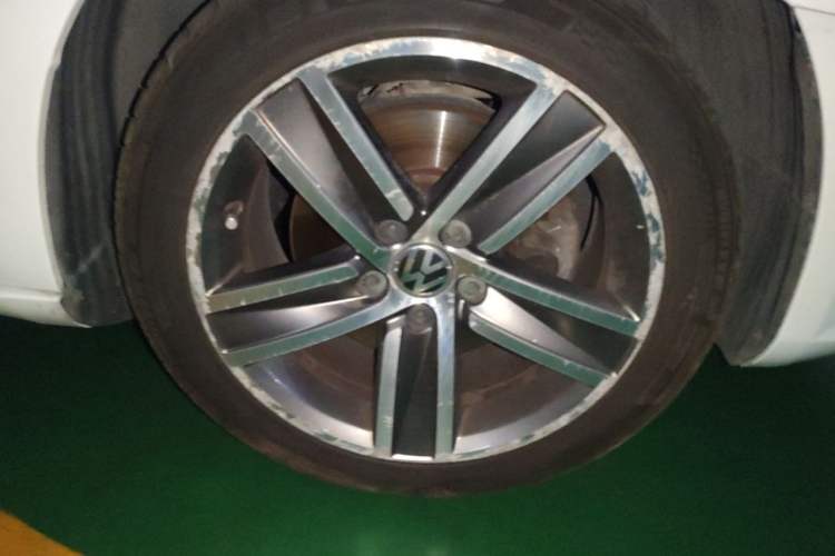Used Volkswagen FAW-Volkswagen CC 2013 1.8TSI Luxury Model Right Front Wheel Hub